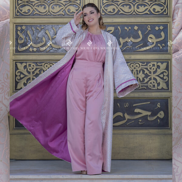 Kimono Elegante in Jacquard Rose: Tradizione e Modernità
